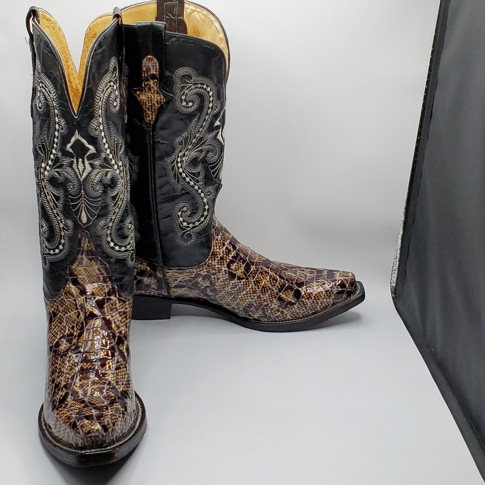 Ferrini unique hand crafted leather boots with a python / white stitching